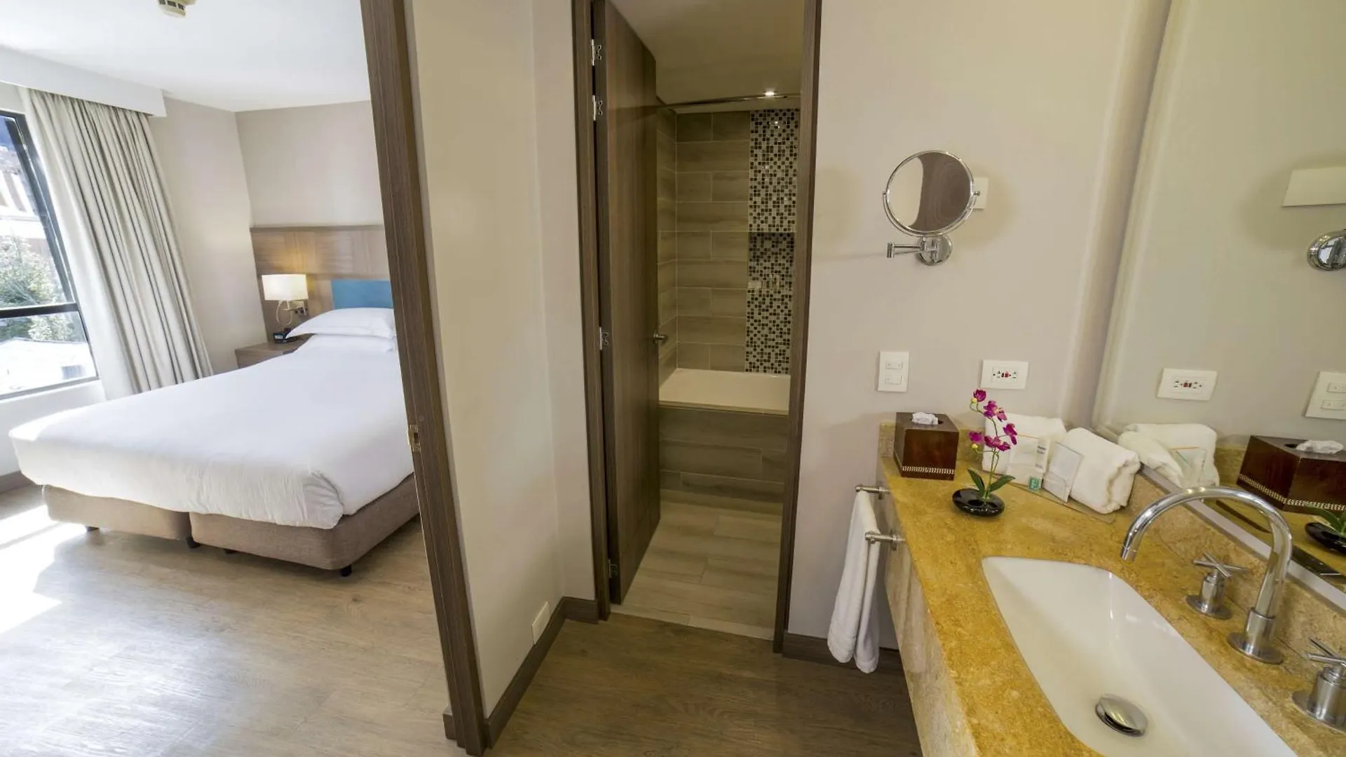 Hotel Embassy Suites By Hilton Bogota - Rosales