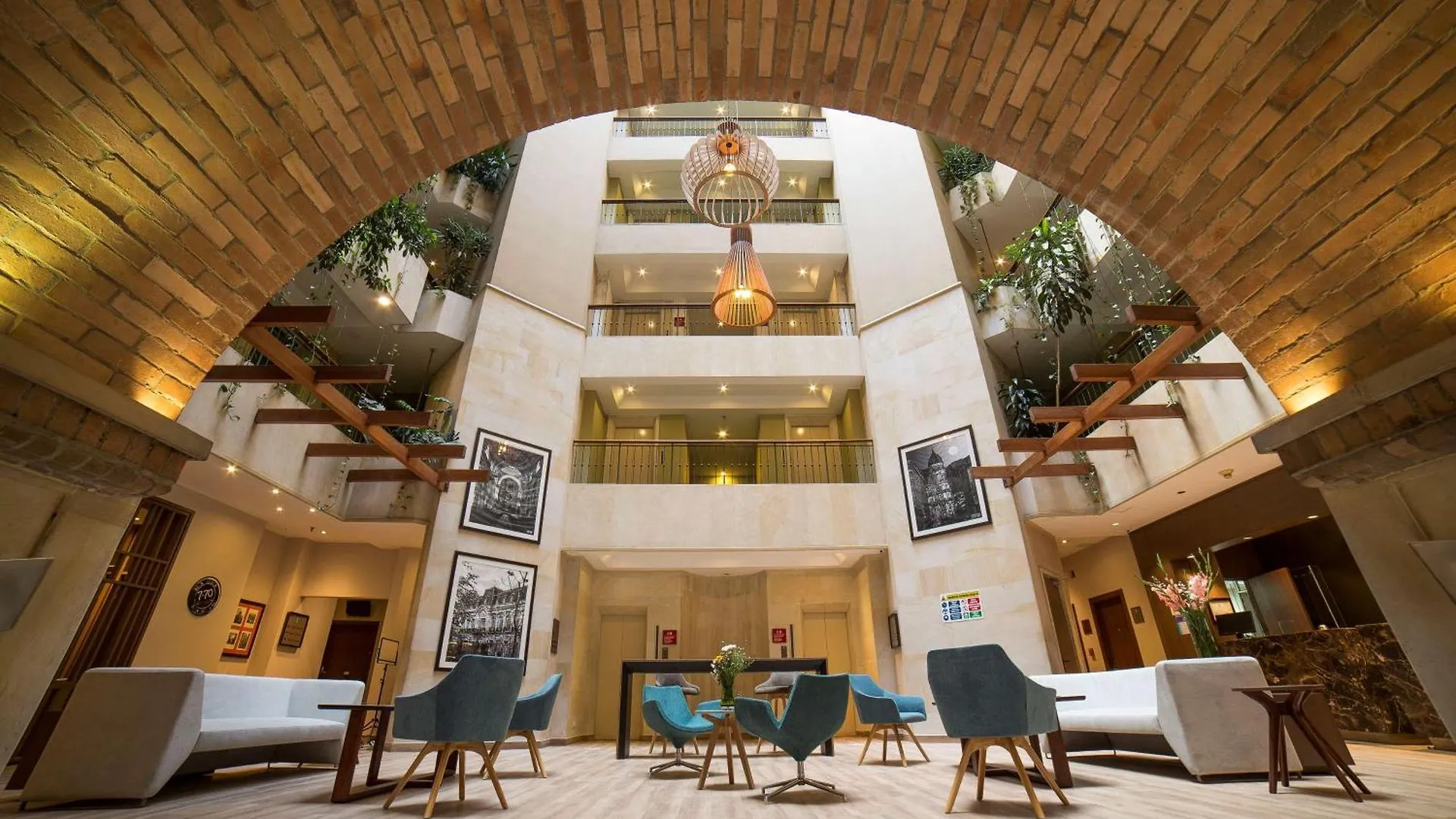 Embassy Suites by Hilton Bogotá - Rosales 5*,